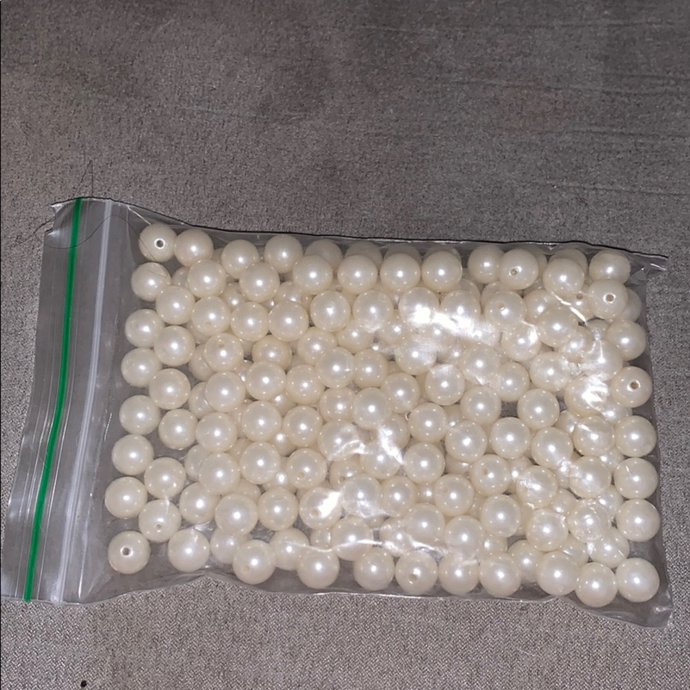 Bags of pearls: 8 bags